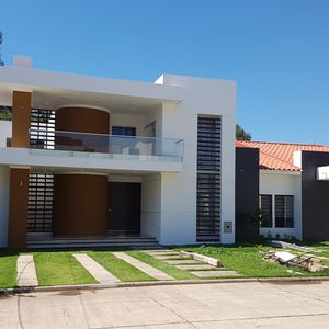 Hermosa Casa 4 Habitaciones En Condominio Zona Norte