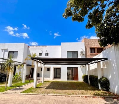 Casa En Venta Zona Oeste En Condominio La Riviera I