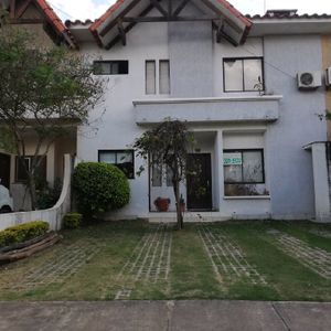 B.r. Alquila Casa De 3 H. En Condominio Z/este Carretera A Cotoca 