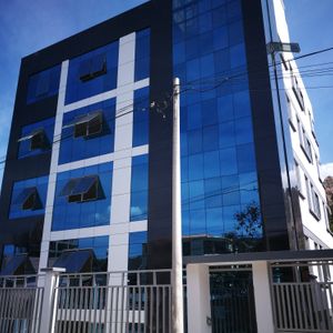 Edificio A Estrenar  5 Pisos. Departamento De 135 Metros Cuadrados 3 Dormitorios 3 Baños Amplia Cocina Comedor De Diario Gas Domiciliario Closets Y Muebles De Cocina. Ascensor, Entablónado De Madera Porcelanato Y Griferia 