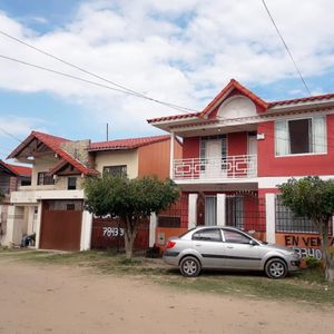 Hermosa Casa De 2 Pisos En Venta
