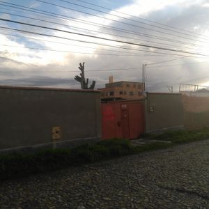 Casa En Venta Zona Sur Alto Irpavi Calle 9 A Una Casa De Av. Principal ,ubicacion Céntrica  Apta Para Negocio ,restauran ,etc. Superficie De 300 M2 .documentos En Orden . Todos Los Servicios . Ref = 71930875 — 79112817