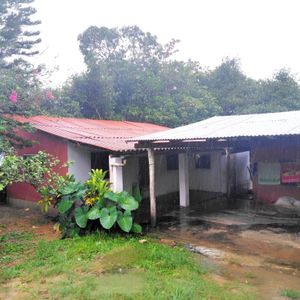 Casa Con Todos Los Servicios Básicos Y Papeles Al Día 