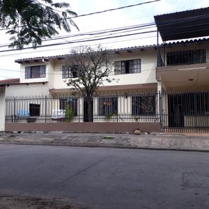 Bonita Casa En Venta Ideal Para Su Vivienda Y Alquileres Múltiples.