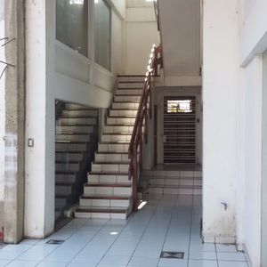 Oficina En Alquiler: Planta Baja 24 Mt2. Mezzanine 16 Mt2. Baño Privado.