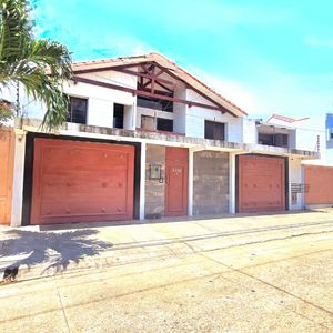 Inmueble # 507 Casa En Avenida Alemana Entre 2do Y 3er Anillo