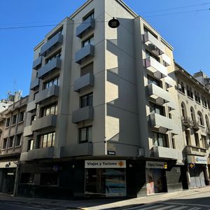 Local Comercial Ideal Sector Financiero Av 25 De Mayo Y Misiones