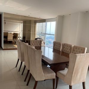 Departamento De 3 Dormitorios En Barrio Hamacas, Av Beni.