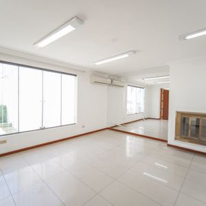 Amplia Casa En Venta Centro De Santa Cruz