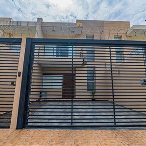 Casa De 3 Dormitorios Zona Sur 