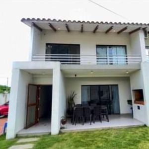 Hermosa Casa De 2 Plantas 