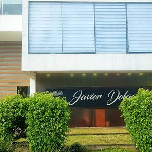 En Alquiler: Amplio Local Comercial ???? Total Metros: 100 M2.