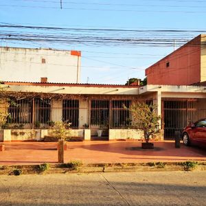 Casa En Venta En Av. Tomás De Lezo, A Una Cuadra Del 2do Anillo, Zona Saguapac