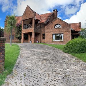 Hermosa Casa En Zona Residencial Colonia. Bajo De Precio!!!