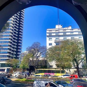 Pocitos Gran Residencia 800 Mts2 Edif. 15 Dormitorios 2 Salas De Reuniones Fondo Verde 16 Autos . Muy Buen Estado. única!