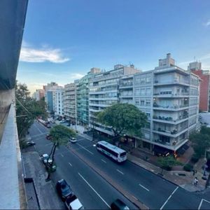 Consultorio, Estudio,168 Mts2 Totales Impecable ,1 Garage Enorme Caben  2 Autos Medianos O Chicos, O  Camioneta Grande  . Todo Un Piso Con Gran Terraza ( 18 Mts2)que Abarca  Todo El Frente.