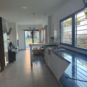 Picitos . Prox Colegio Alemán , Divina Y Moderna Casa  4 Dorm.estar Gran Fdo Verde, Barb,coch.prev. Piscina. Todo Sol!!!