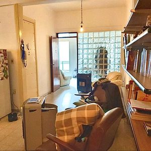 Ciudad Vieja.apartamento Al Frente ,tipo Casa,única En  El Primer Piso X Escalera, Patio 10 Mts2 Y Azotea Exclusiva De 67 Mts.2 ,vivienda De Ambientes Amplios Con 124 Mts2internos,3 Dormitor