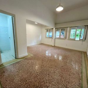 Parque Batlle.alquiler.precioso Apartamento Al Frente,en Pta Baja, Con Patio Exclusivo.living Comedor Enorme 3 Ventanales Al Frente.2 Dormitorios Amplios.cocina Definida.1 Baño C.plac.patio.