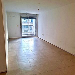 Cordón Sur. Precioso Apartamento Amplio Y Luminoso !! Con Garage Fijo. Living Comedor Con Terraza. 2 Dormitorios. 1 Baño . Cocina Definida Muy Cómoda   Buena Profusión De Placares Y Tza.