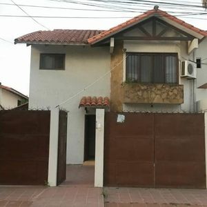 Casa En Alquiler Zona Av Beni Entre 4to Y 5to Anillo