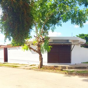 Hermosa Casa En Esquina En Venta