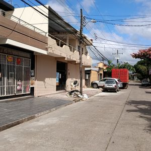 Casa Comercial Con 20 Habitaciones Y Tinglado Multifuncional Para Negocio 
