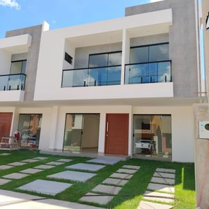 Casa En Venta En Condominio  Av. Banzer Km 8 1/2( Ingresando Por Mainter)