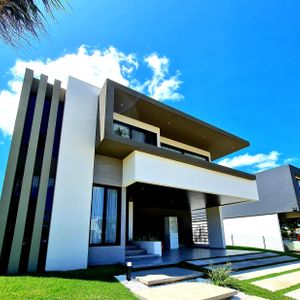 Casa De Lujo En El Urubó- Condominio Cerrado