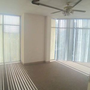 Ambiente Con 7 Oficinas Céntrico En Oferta  Frente A Tribunal Constitucional 