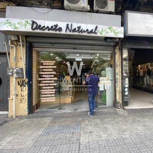 Buen Local Comercial Sobre 18 De Julio