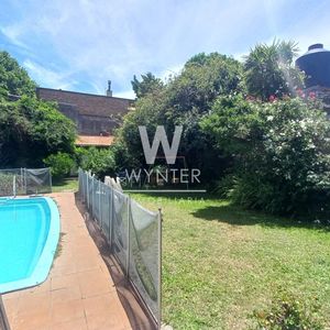 Gran Casa En Venta, En Barrio La Blanqueada