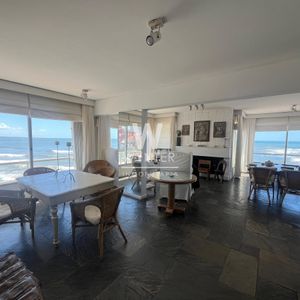 Apartamento En Venta - Primera Fila Sobre El Emir