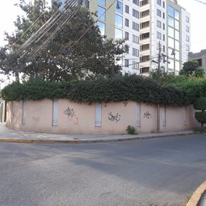 Casa Comercial Muy Bien Ubicada En Venta