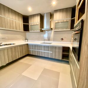 Casa De Lujo En La Doble Via A La Guardia