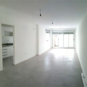 -apartamento Amplio, 2 Dormitorios, Balcón + Terraza Lavadero, Cordón.