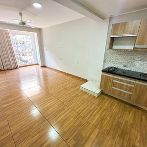 Monoambiente Con Balcon En Alquiler - Zona Centro