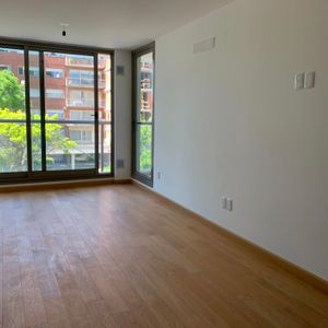 Pocitos, Al Frente, Luminoso, Categoría , 60 M2, Barbacoa, Solarium, Balcón.