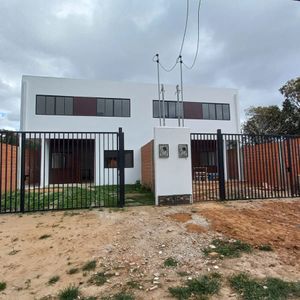 Casa De Dos Plantas En Venta - Zona G77