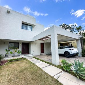 Casa En Venta De 3 Dormitorios En Condomino La Hacienda III