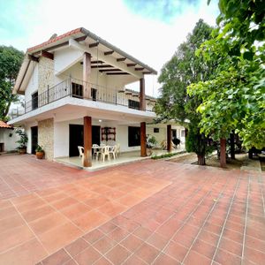 Amplia Casa En Venta Para Empresa 