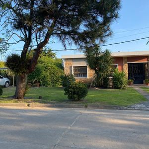 Excelente Casa En Salinas Sur Con Mucho Terreno Y Comodidades