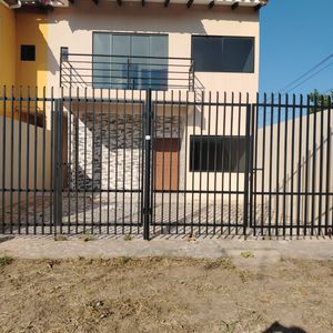  Casa Familiar Con Jardín, Suite Y Churrasquera – Venta