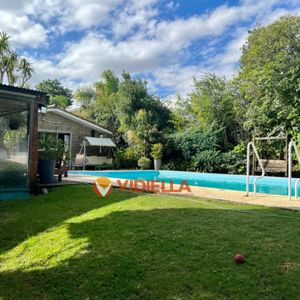 Casa En Venta 3 Dormitorios Y Servicio, Piscina, Carrasco Norte