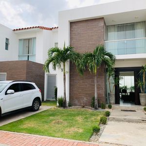 Hermosa Casa Amoblada En Condominio Villa De La Candelaria