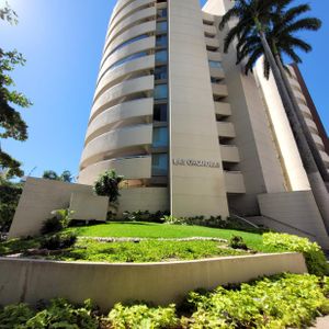 En Alquiler. Departamento De 3 Suites