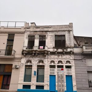 Terreno Con Construcciones En Daniel Fernandez Crespo
