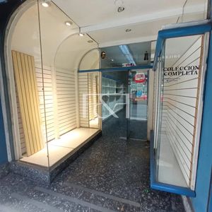 Alquiler De Local, Sobre Calle Rio Negro A Pasos De 18 De Julio