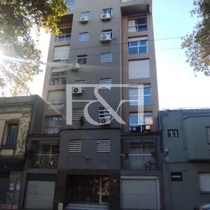 Venta De Apartamento 2 Dormitorio A Pasos De La Rambla