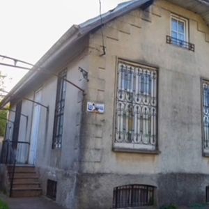 Casa En Colon, 4 Dorm Y 1 De Serv. Patio C/ Parri, Altillo, Galpon, Rejas, Etc.